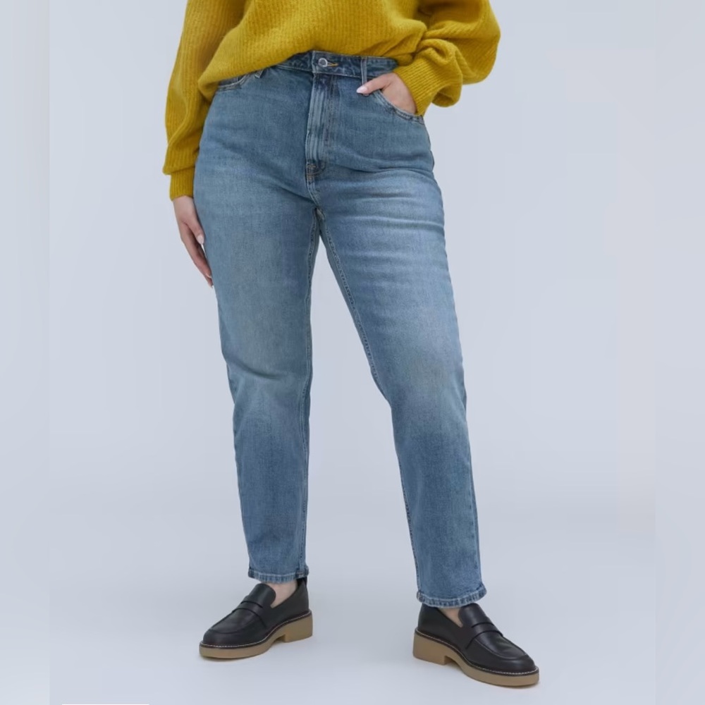 Everlane The Original Curvy Cheeky® Jean
Size 27, 28.5" Inseam Worn-In Mid Blue